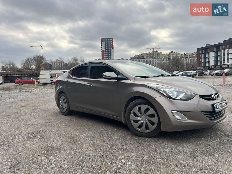 Седан Hyundai Elantra 2013 в Ирпене