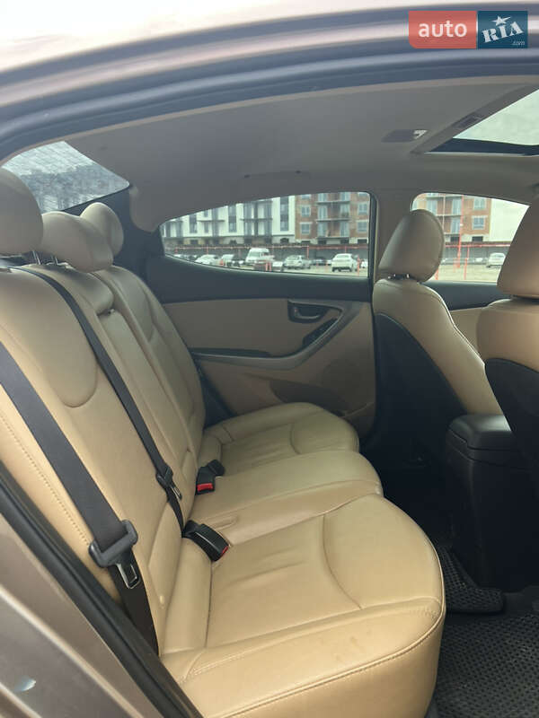 Седан Hyundai Elantra 2013 в Ирпене