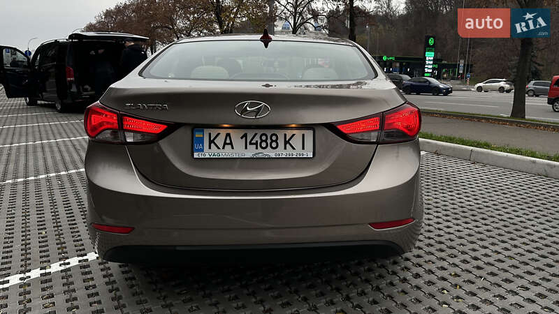 Седан Hyundai Elantra 2015 в Києві