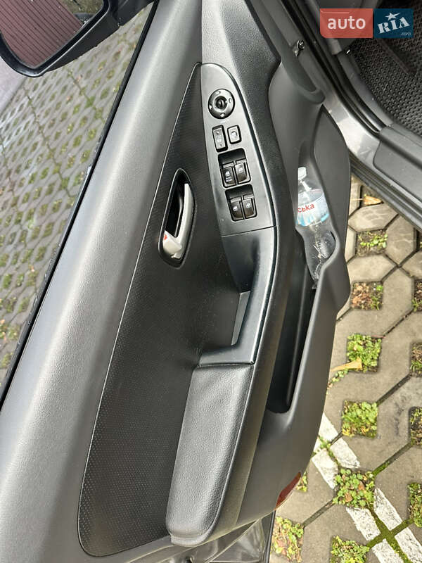 Седан Hyundai Elantra 2008 в Киеве