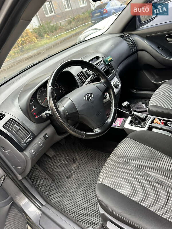 Седан Hyundai Elantra 2008 в Киеве