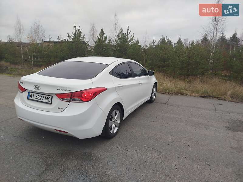 Седан Hyundai Elantra 2013 в Иванкове