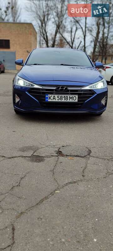 Седан Hyundai Elantra 2019 в Києві
