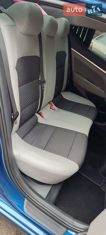 Седан Hyundai Elantra 2019 в Києві