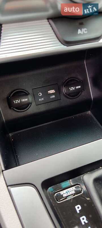 Седан Hyundai Elantra 2019 в Києві