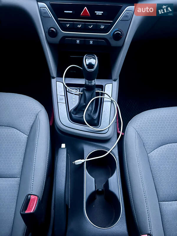 Седан Hyundai Elantra 2016 в Києві