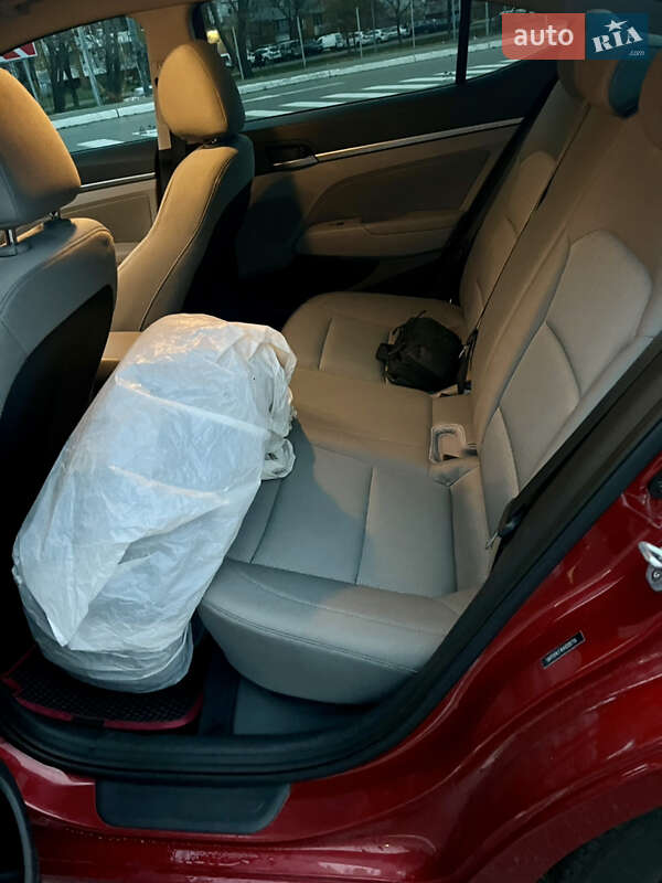 Седан Hyundai Elantra 2016 в Києві