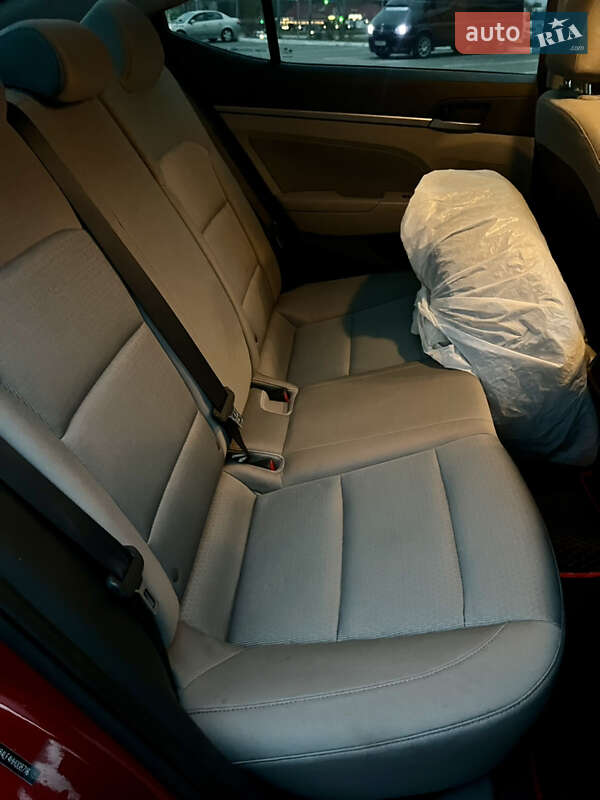 Седан Hyundai Elantra 2016 в Києві