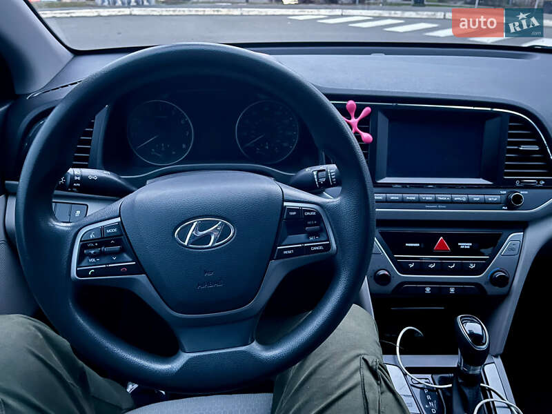 Седан Hyundai Elantra 2016 в Києві