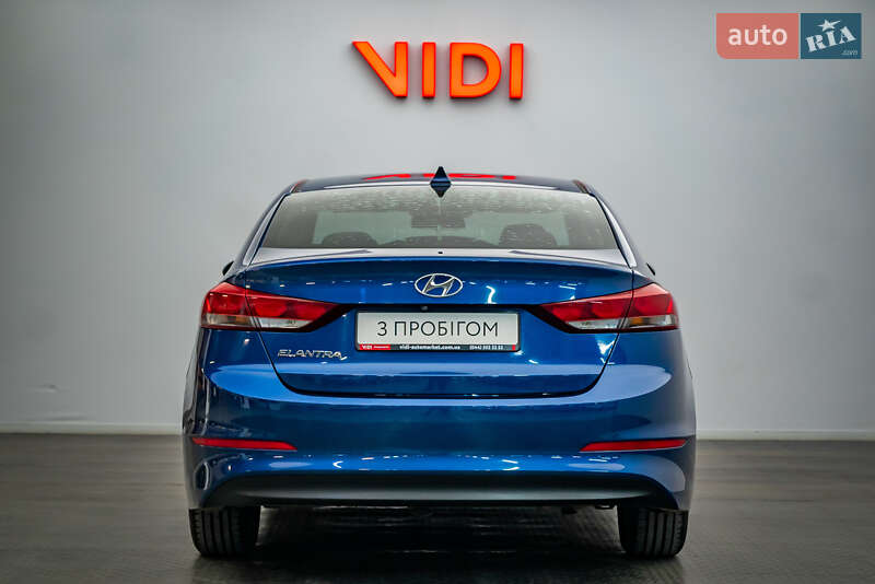 Седан Hyundai Elantra 2016 в Киеве