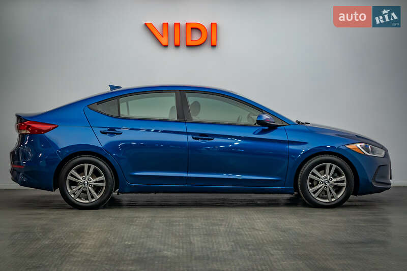 Седан Hyundai Elantra 2016 в Киеве