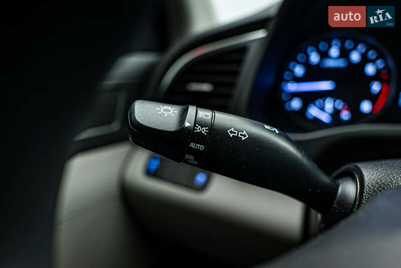 Седан Hyundai Elantra 2016 в Киеве