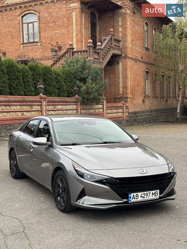Седан Hyundai Elantra 2021 в Гнівані