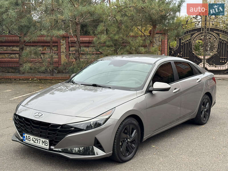Седан Hyundai Elantra 2021 в Гнівані