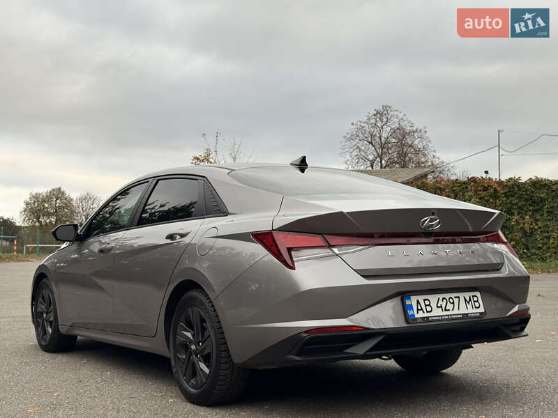 Седан Hyundai Elantra 2021 в Гнівані