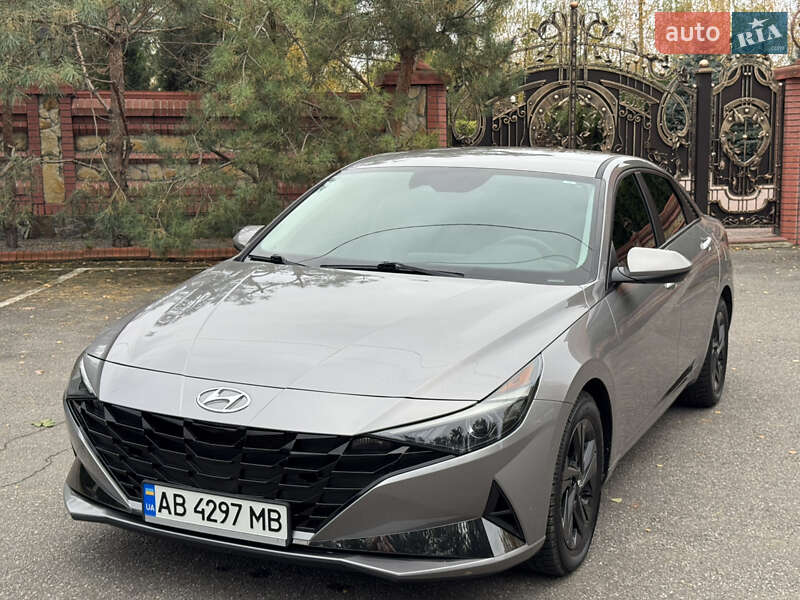 Седан Hyundai Elantra 2021 в Гнівані