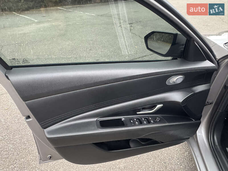 Седан Hyundai Elantra 2021 в Гнівані