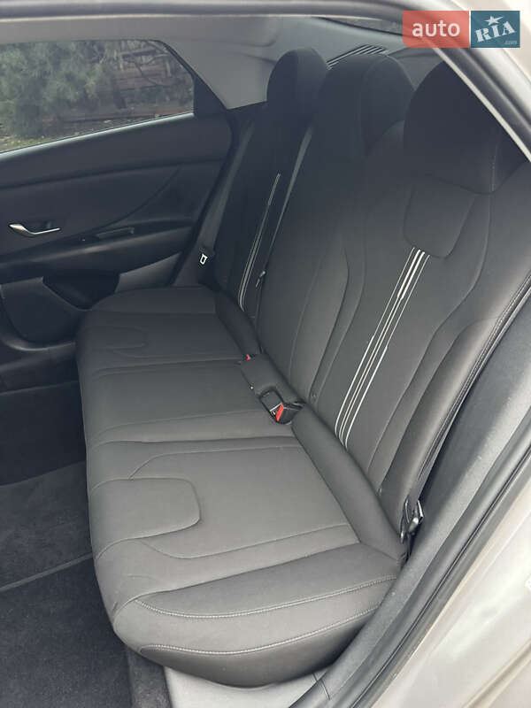 Седан Hyundai Elantra 2021 в Гнівані