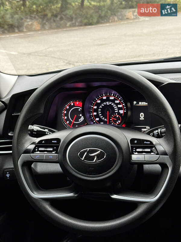 Седан Hyundai Elantra 2021 в Гнівані