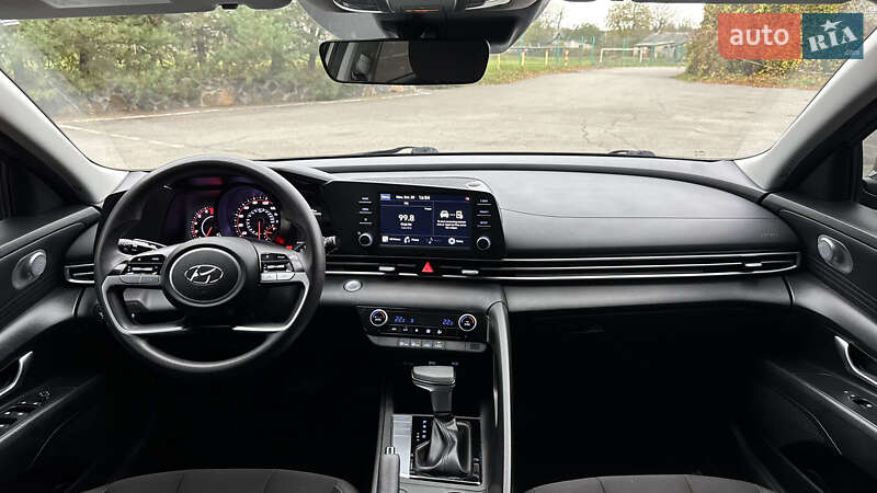 Седан Hyundai Elantra 2021 в Гнівані