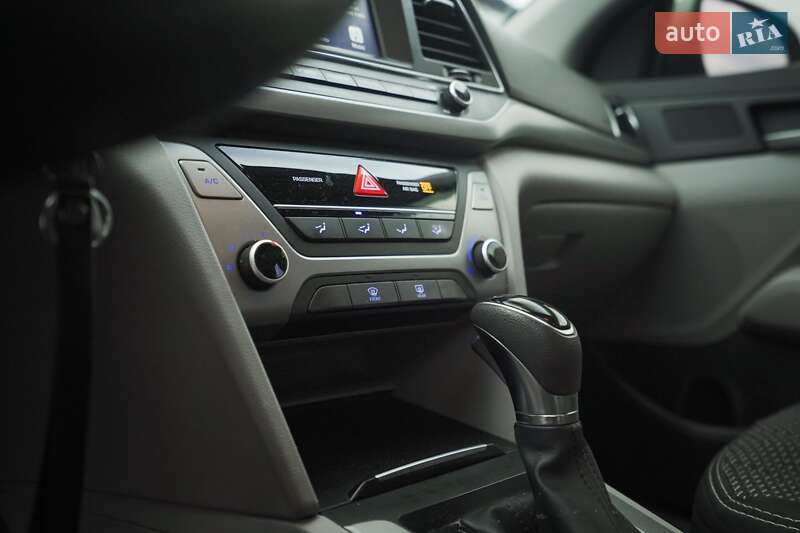 Седан Hyundai Elantra 2016 в Харкові