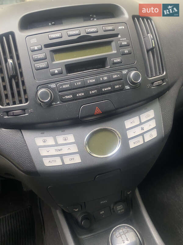 Седан Hyundai Elantra 2008 в Львове