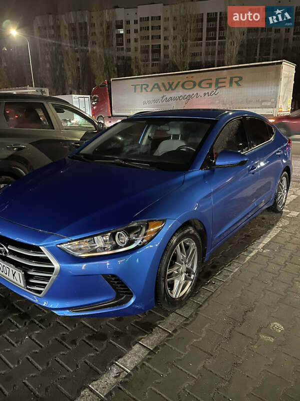 Седан Hyundai Elantra 2016 в Киеве