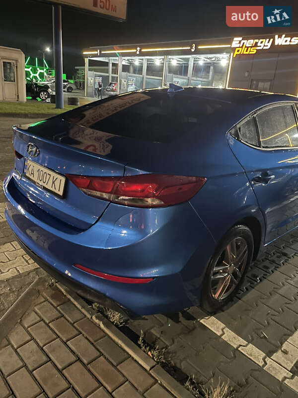 Седан Hyundai Elantra 2016 в Киеве