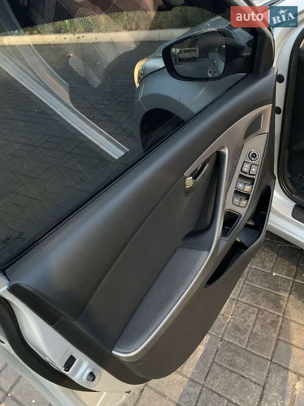 Седан Hyundai Elantra 2013 в Киеве фото 15 Седан Hyundai Elantra 2013 в Киеве