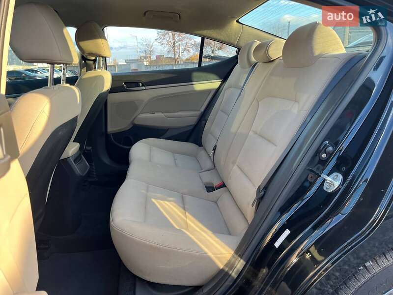 Седан Hyundai Elantra 2017 в Киеве