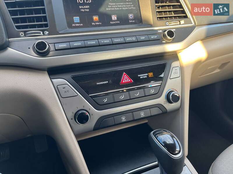 Седан Hyundai Elantra 2017 в Киеве