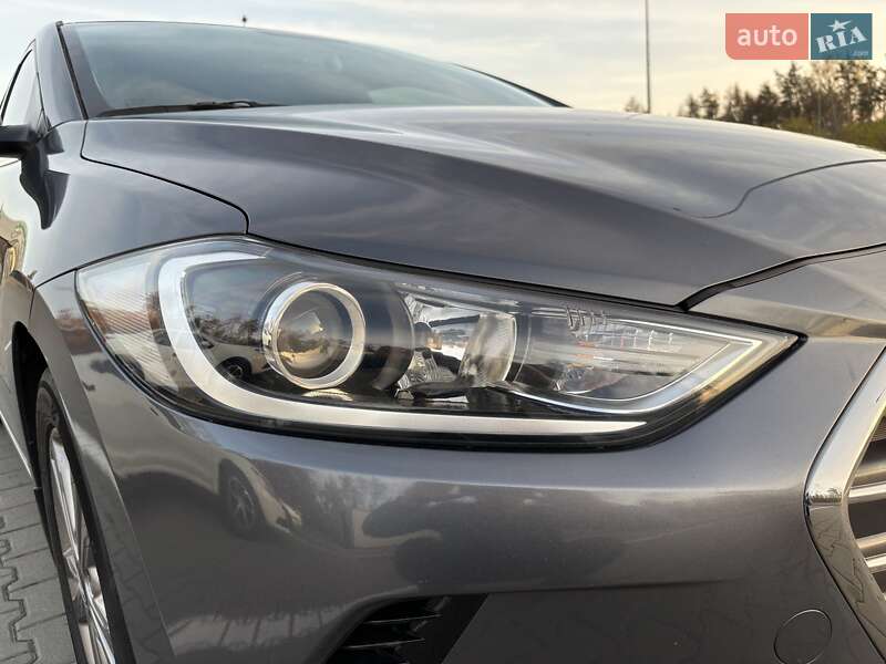 Седан Hyundai Elantra 2018 в Киеве
