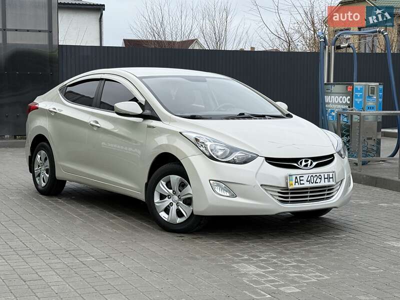 Седан Hyundai Elantra 2011 в Днепре