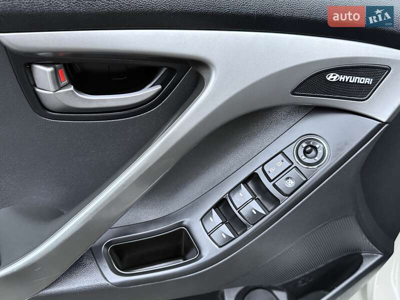 Седан Hyundai Elantra 2011 в Днепре