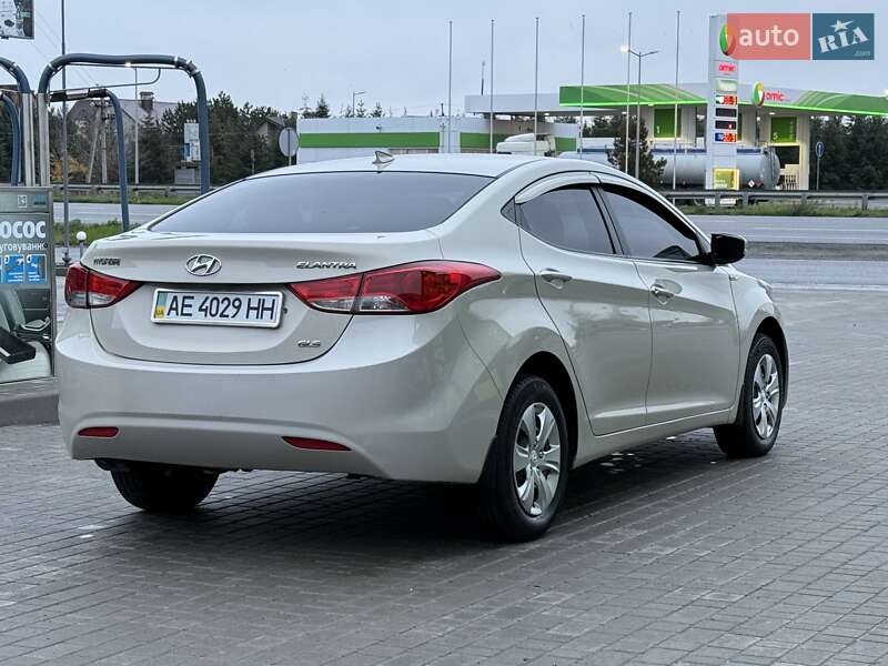 Седан Hyundai Elantra 2011 в Днепре