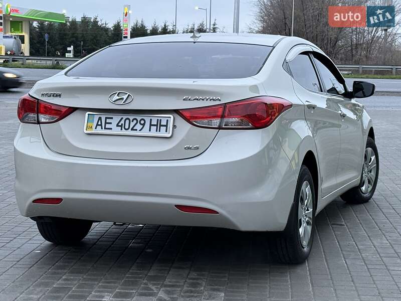 Седан Hyundai Elantra 2011 в Днепре