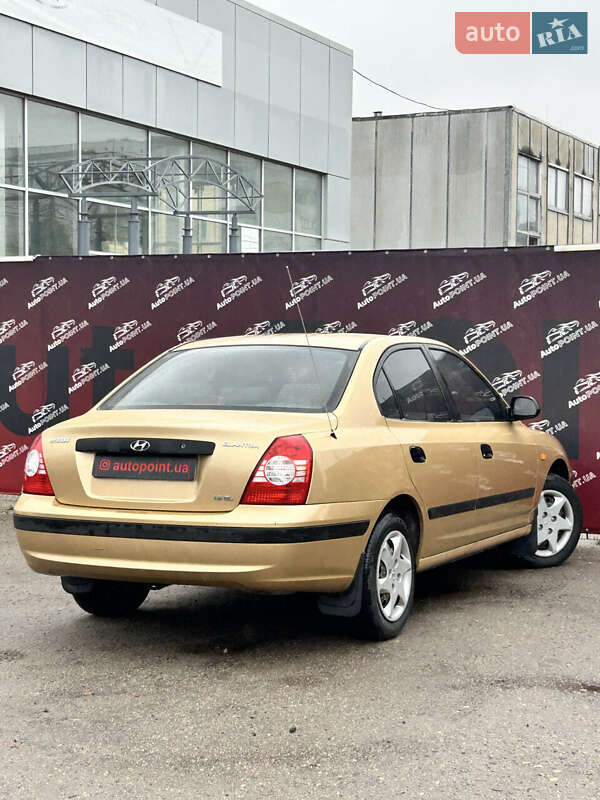 Седан Hyundai Elantra 2004 в Сумах