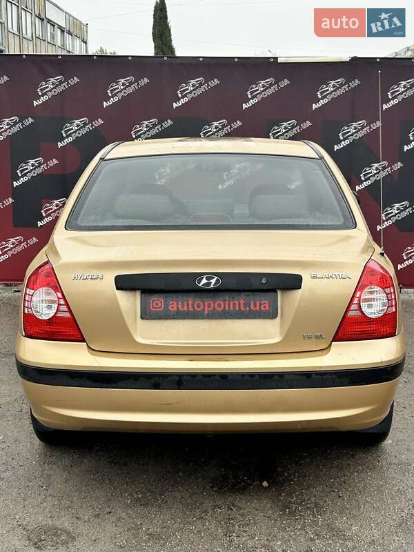 Седан Hyundai Elantra 2004 в Сумах