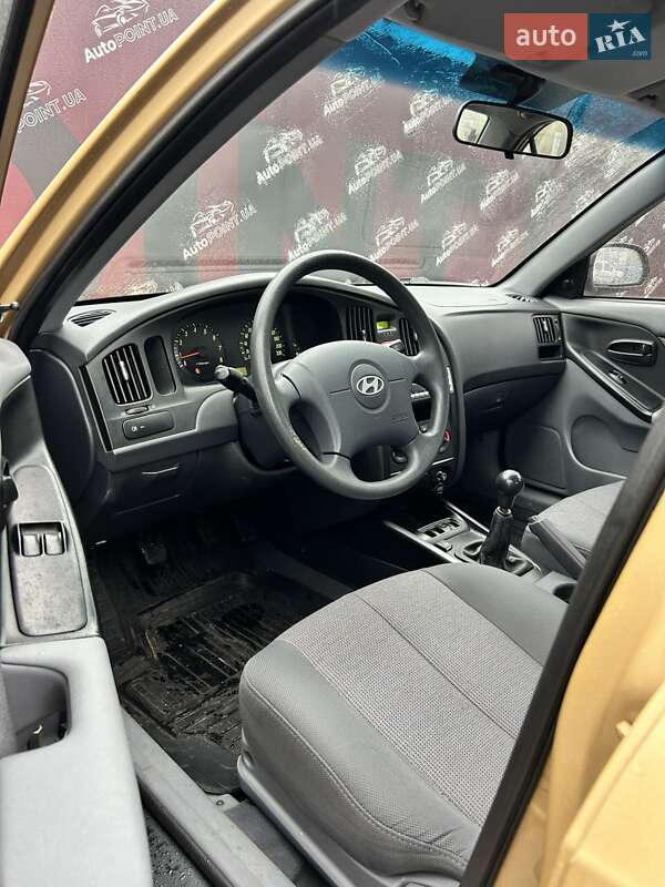 Седан Hyundai Elantra 2004 в Сумах
