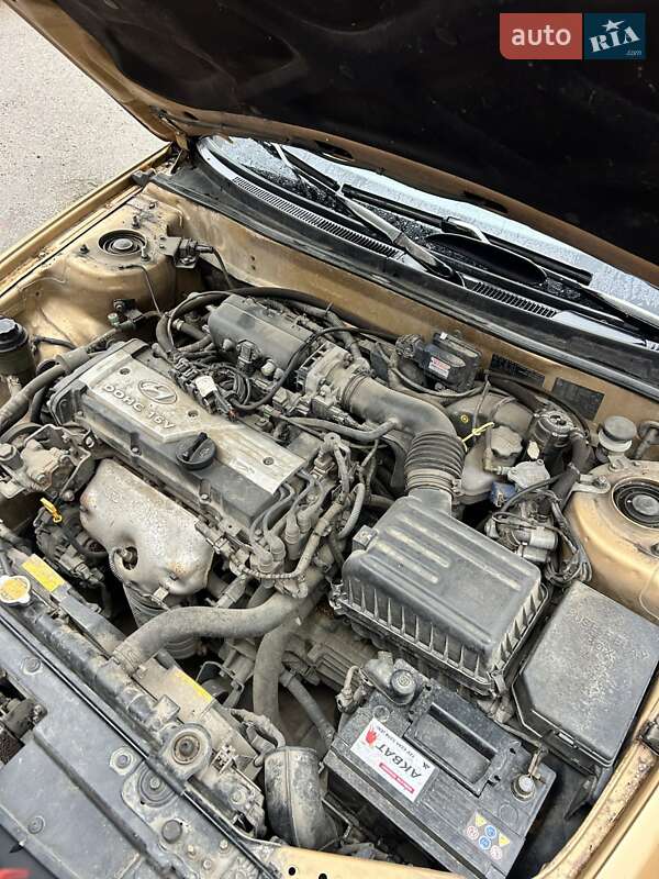 Седан Hyundai Elantra 2004 в Сумах