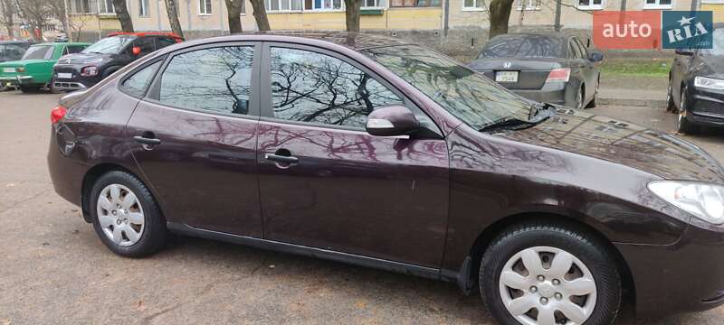 Седан Hyundai Elantra 2010 в Киеве