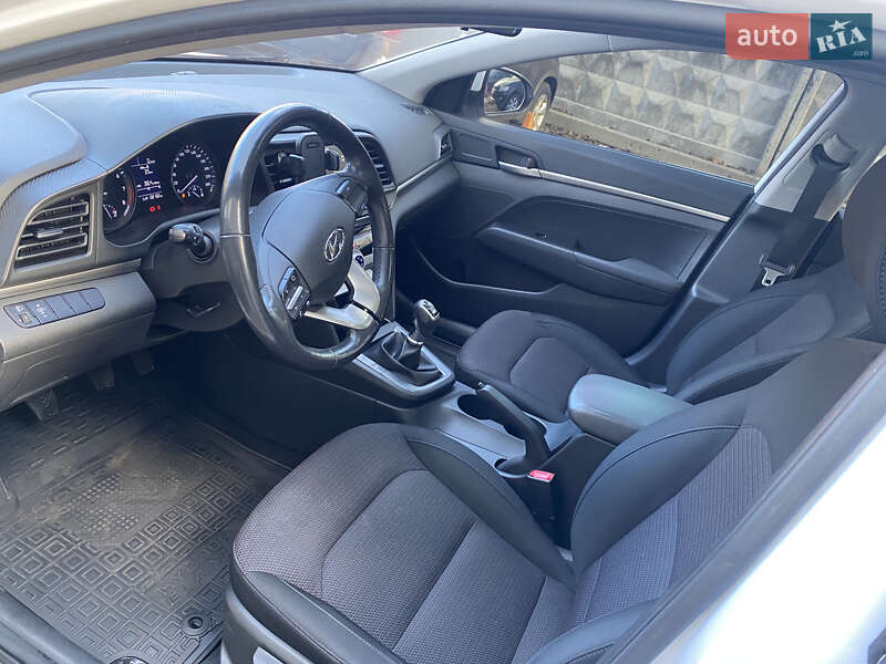 Седан Hyundai Elantra 2019 в Киеве