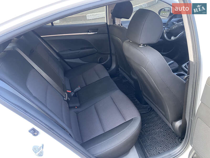 Седан Hyundai Elantra 2019 в Киеве