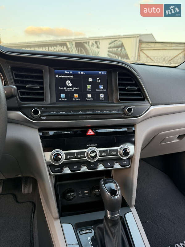 Седан Hyundai Elantra 2019 в Киеве