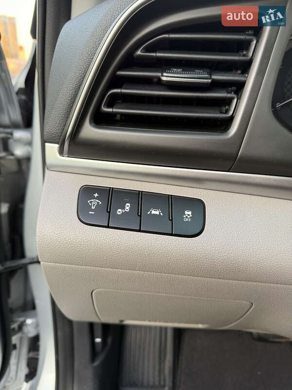 Седан Hyundai Elantra 2019 в Киеве