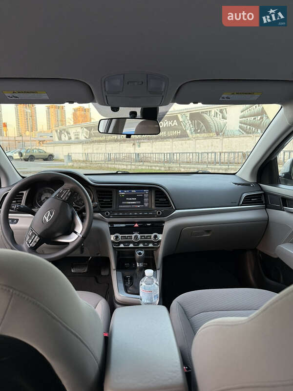 Седан Hyundai Elantra 2019 в Киеве