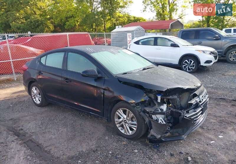 Седан Hyundai Elantra 2018 в Киеве