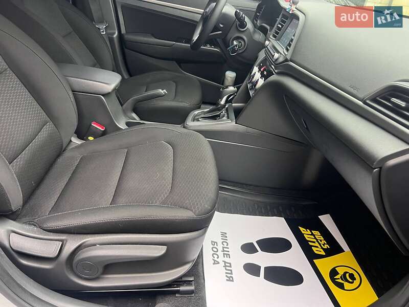 Седан Hyundai Elantra 2019 в Ивано-Франковске