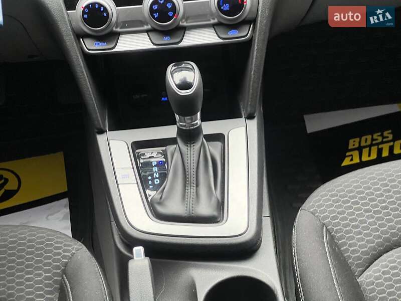 Седан Hyundai Elantra 2019 в Ивано-Франковске