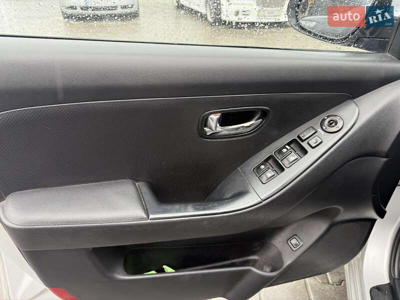 Седан Hyundai Elantra 2010 в Черновцах